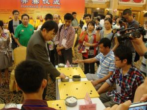 Nie Weiping playing simultaneous games